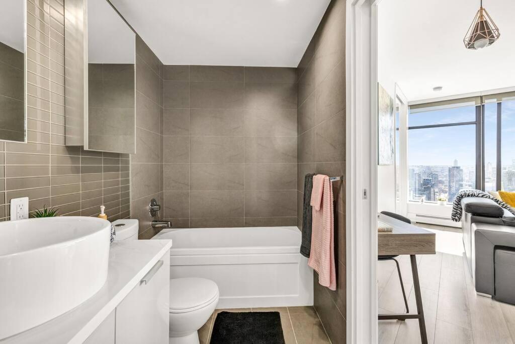 Central Luxury Apartment with Best City Views!