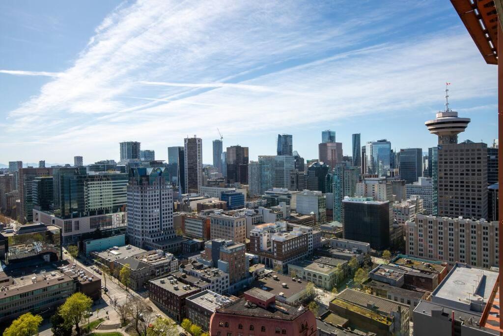Central Luxury Apartment with Best City Views!