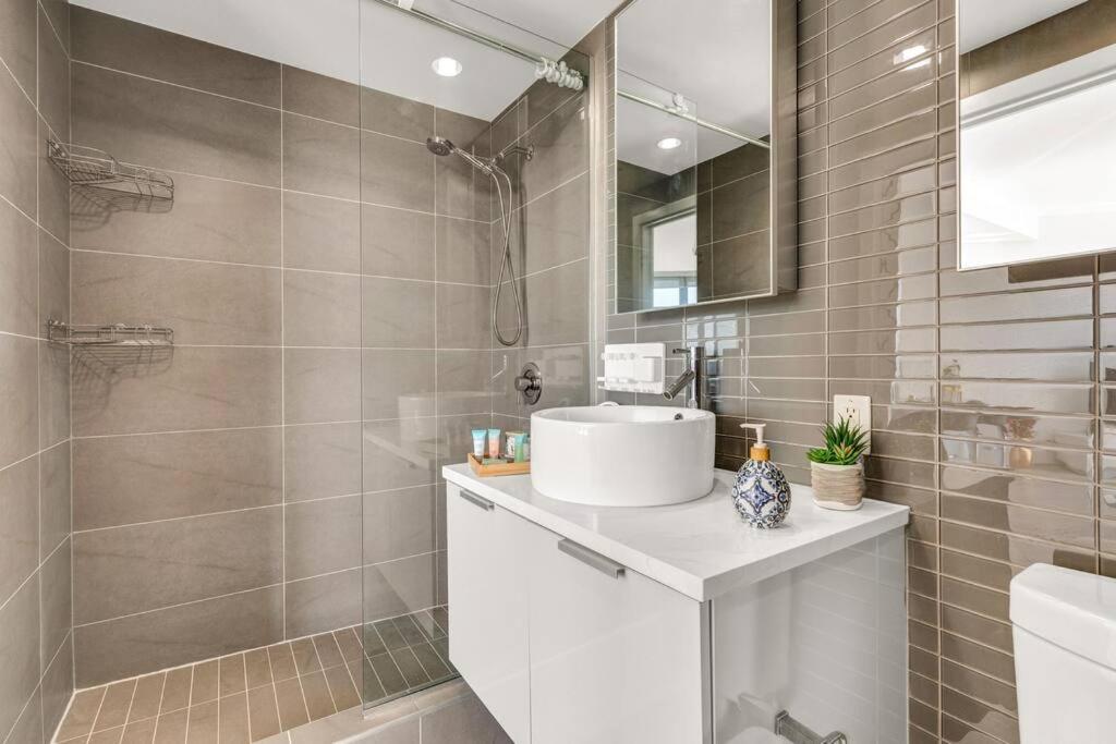 Central Luxury Apartment with Best City Views!