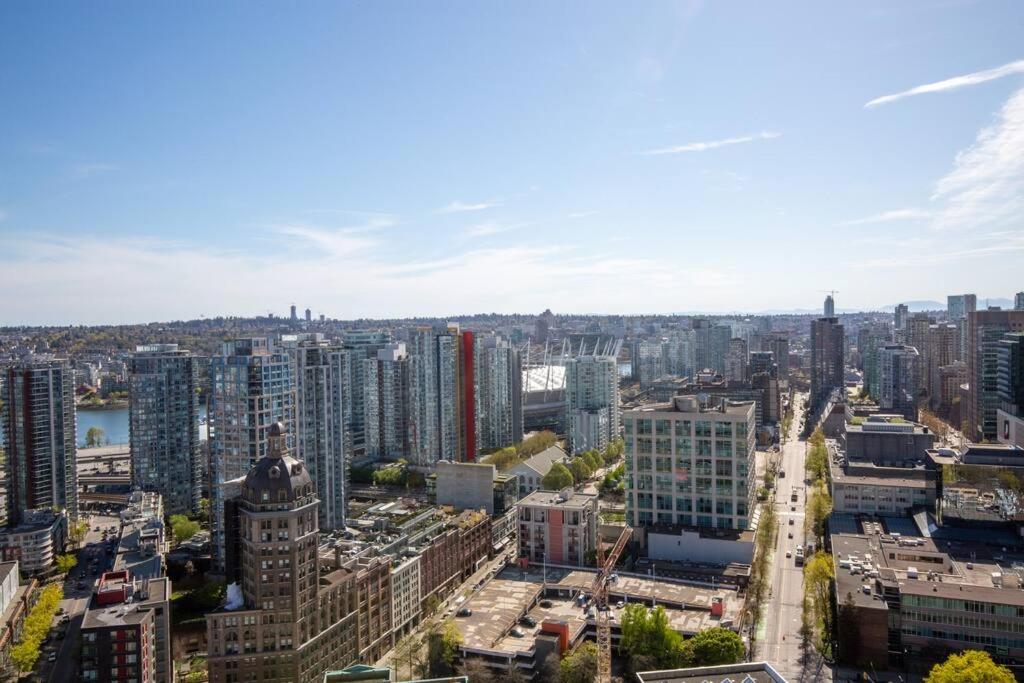 Central Luxury Apartment with Best City Views!