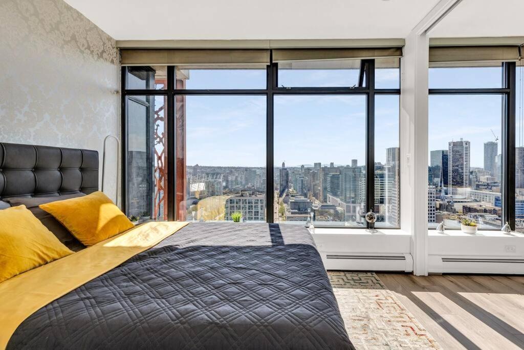 Central Luxury Apartment with Best City Views!
