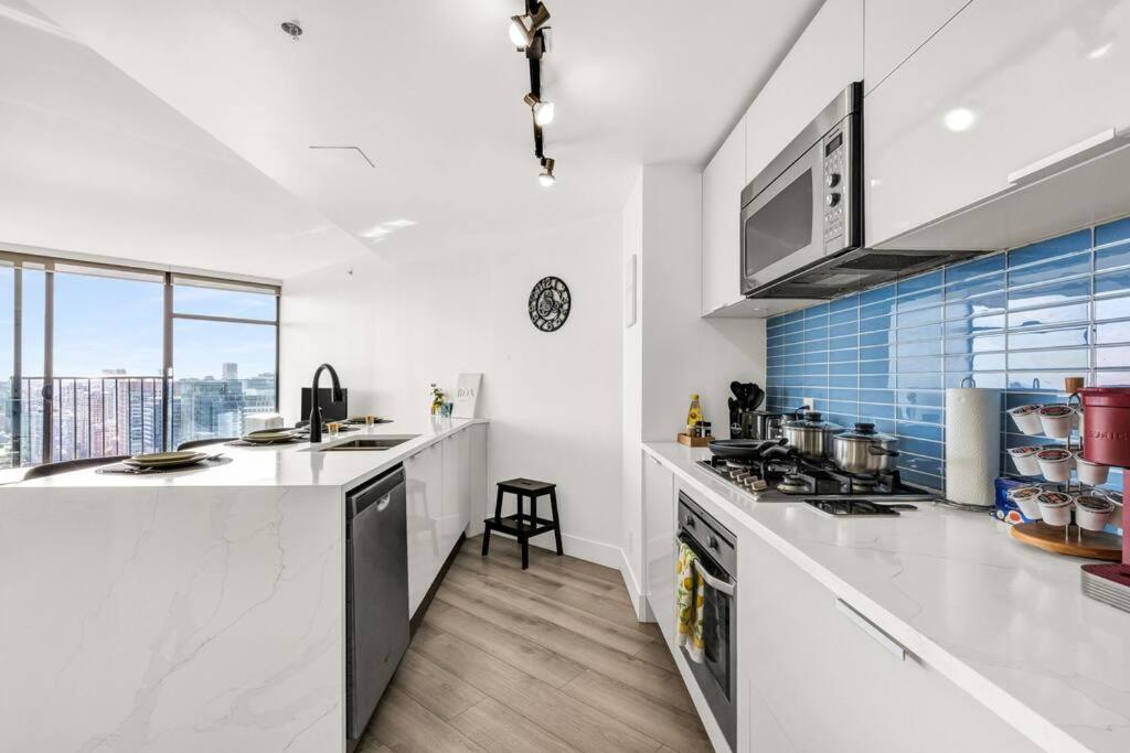 Central Luxury Apartment with Best City Views!