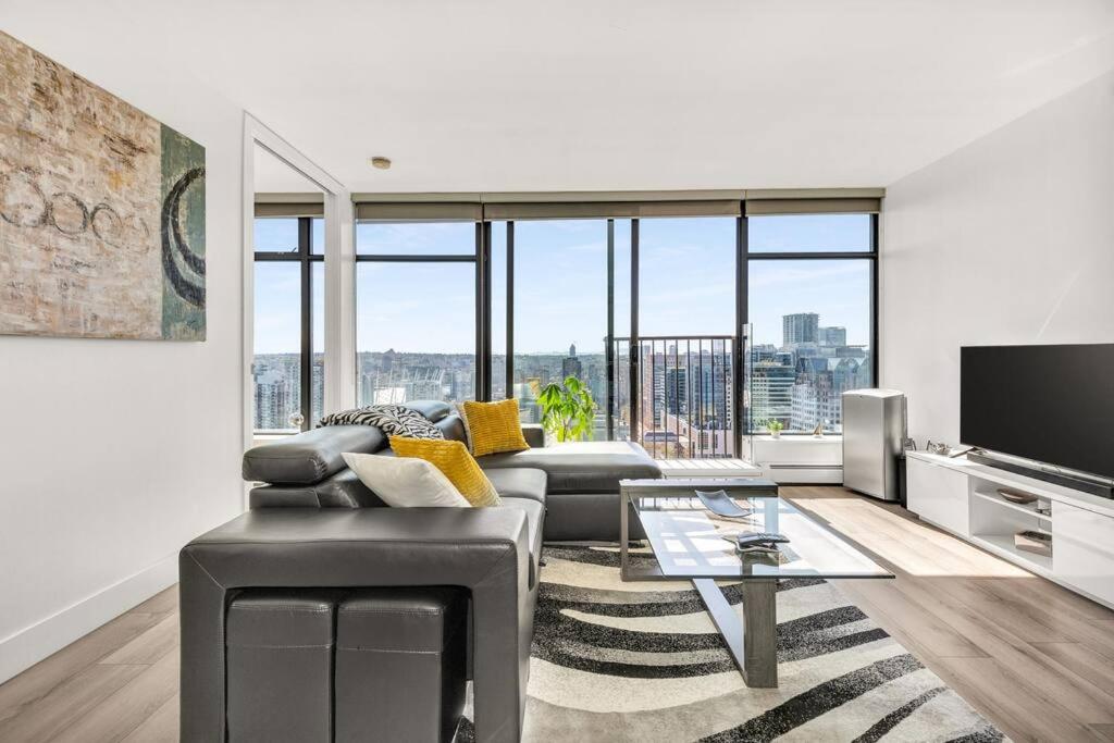Central Luxury Apartment with Best City Views!