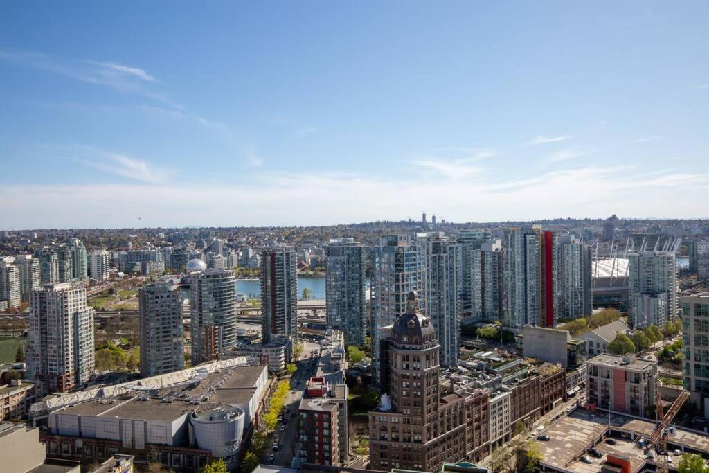 Central Luxury Apartment with Best City Views!