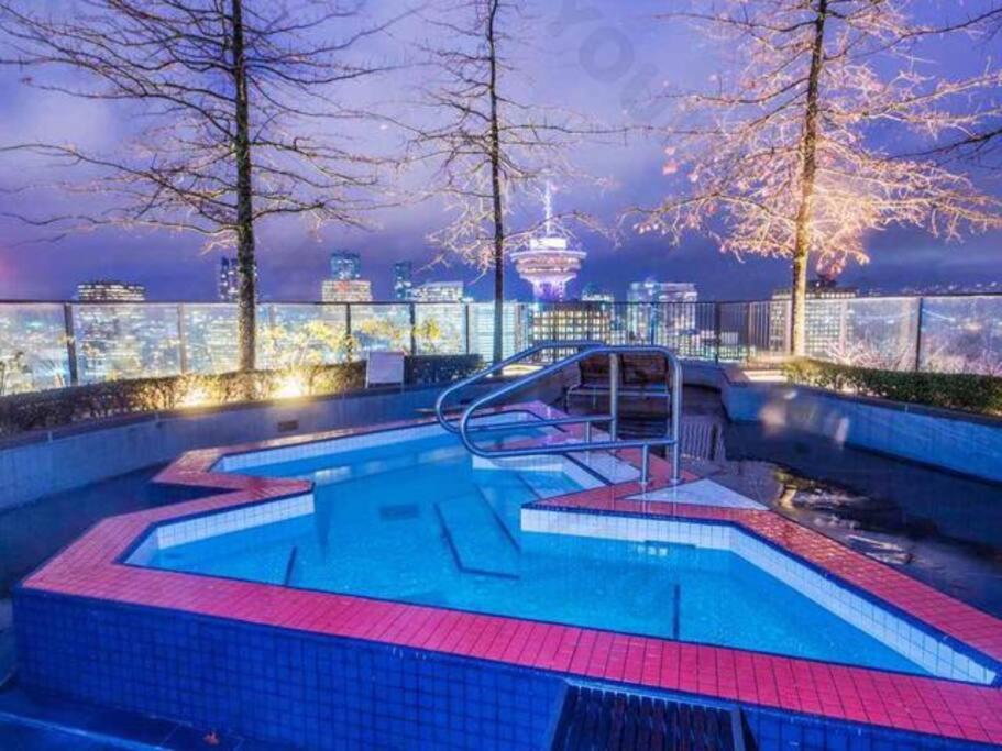 Central Luxury Apartment with Best City Views!