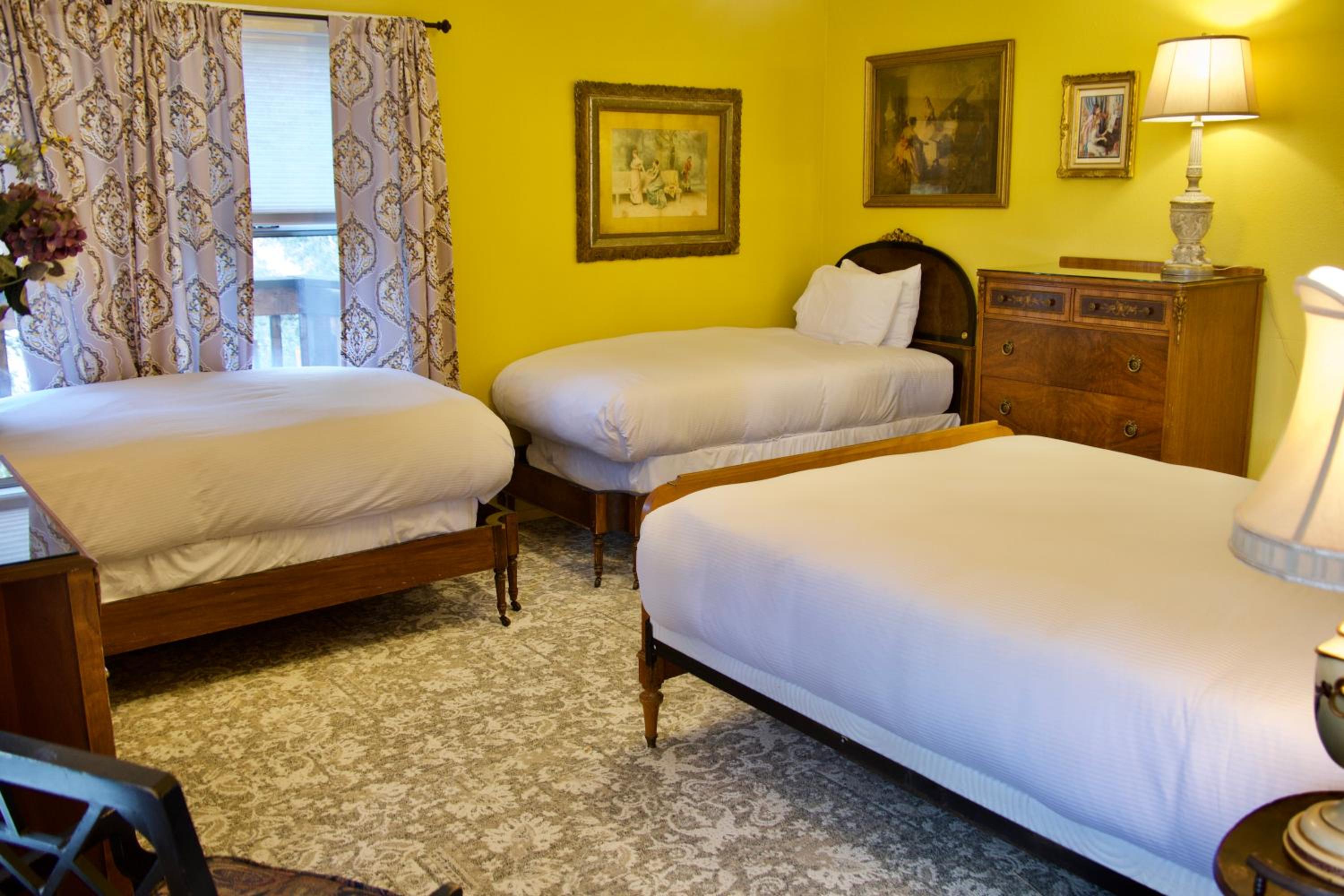 Yosemite Bug Rustic Mountain Resort