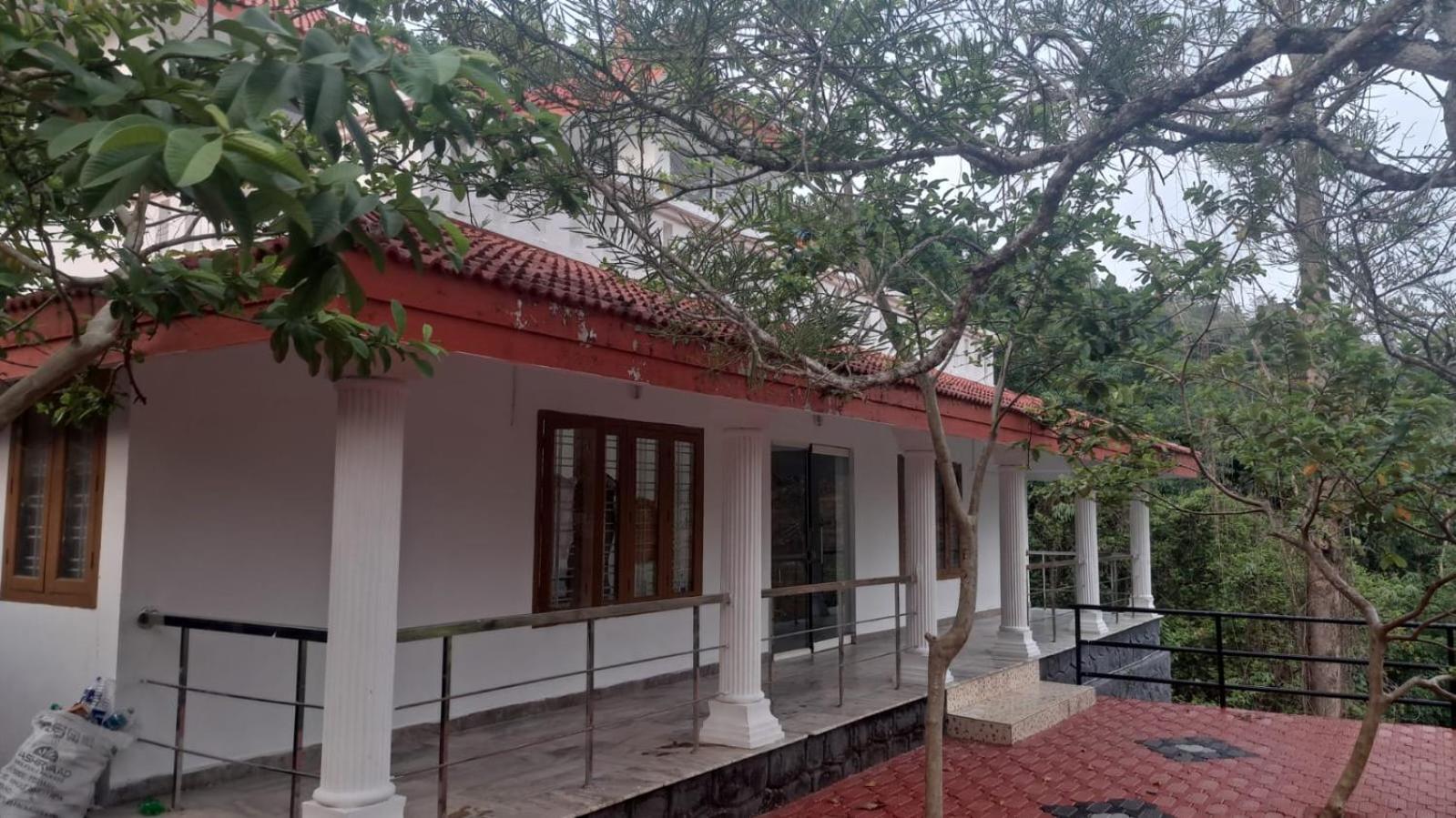 Aruvikuzhy Waterfalls Villa view 3