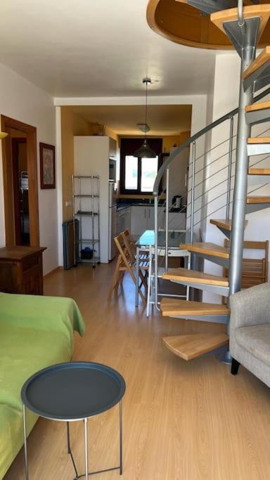 Bonito dúplex con vista mar y aparcamiento AV-02