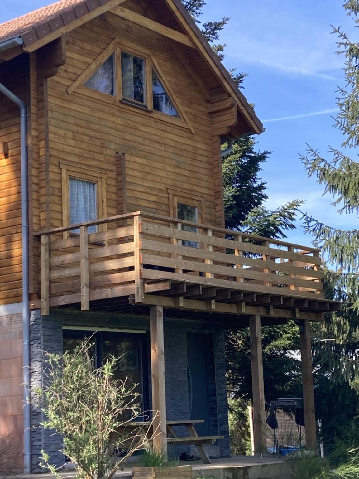 Chalet bois au calme, en lisière de forêt, balcons, sentiers balades Gérardmer & Alsace 