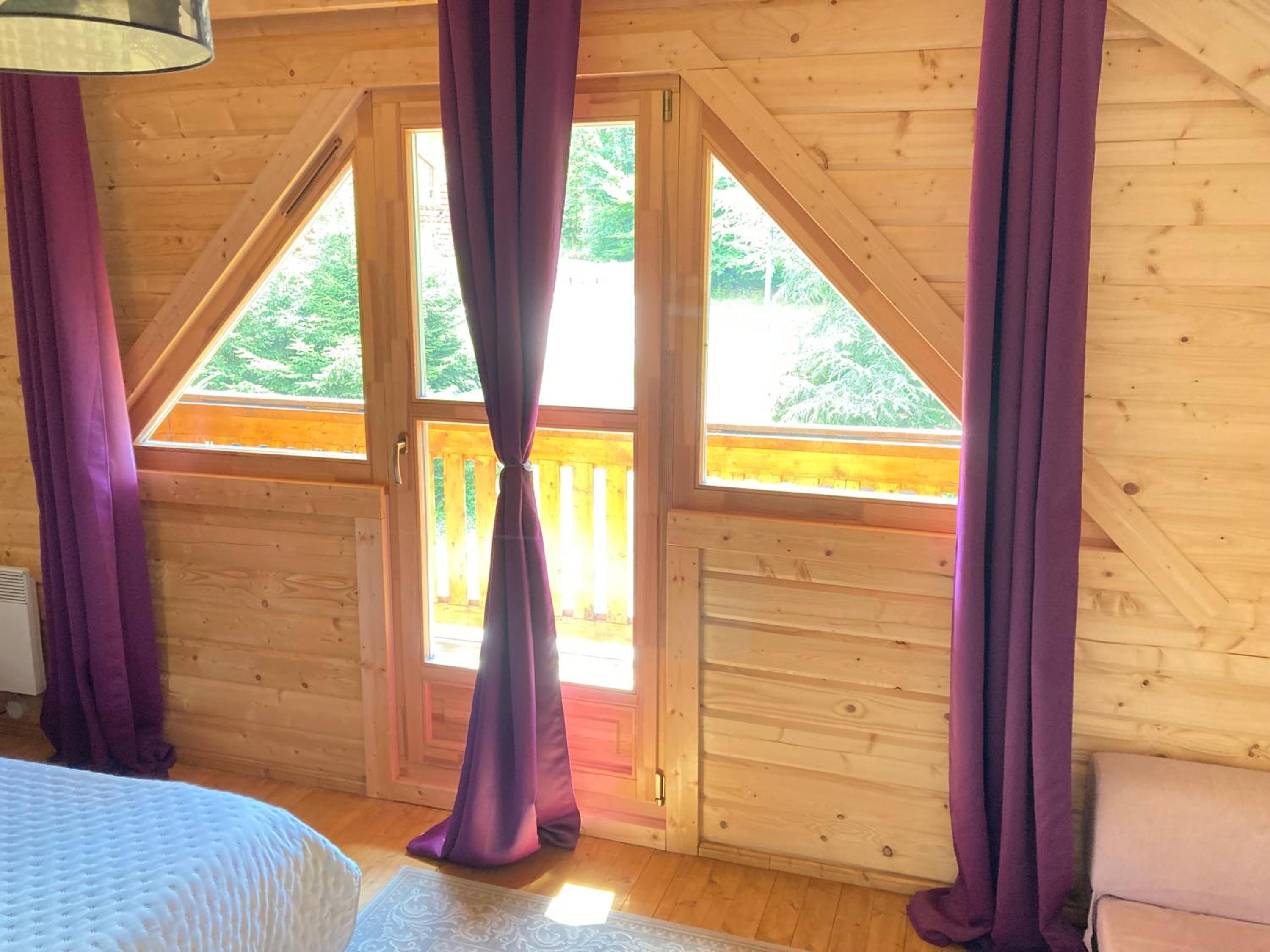 Chalet bois au calme, en lisière de forêt, balcons, sentiers balades Gérardmer & Alsace 