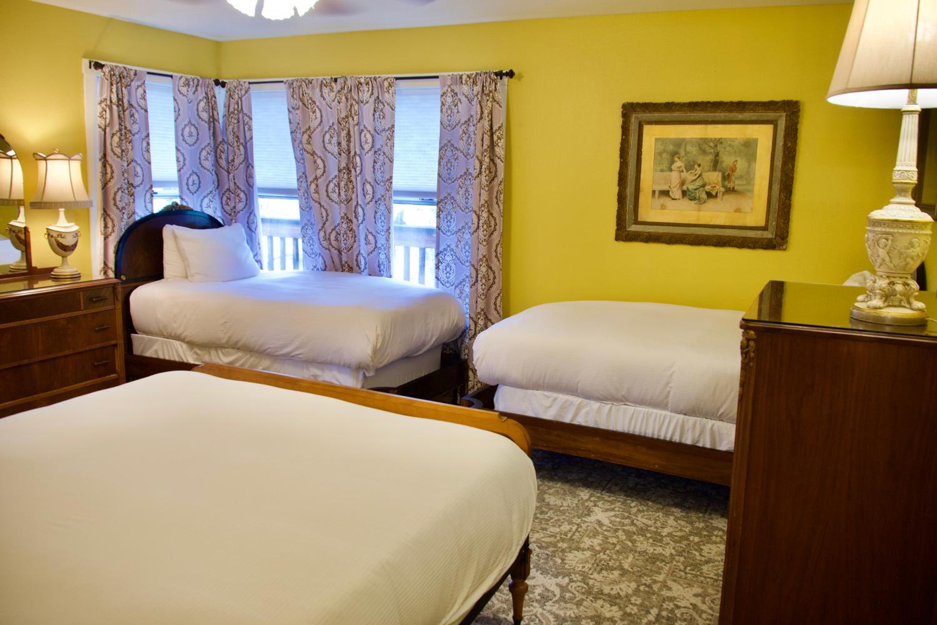 Yosemite Bug Rustic Mountain Resort