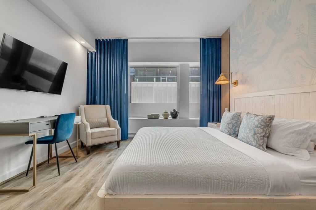 Initial / Bluebird / Downtown Qc