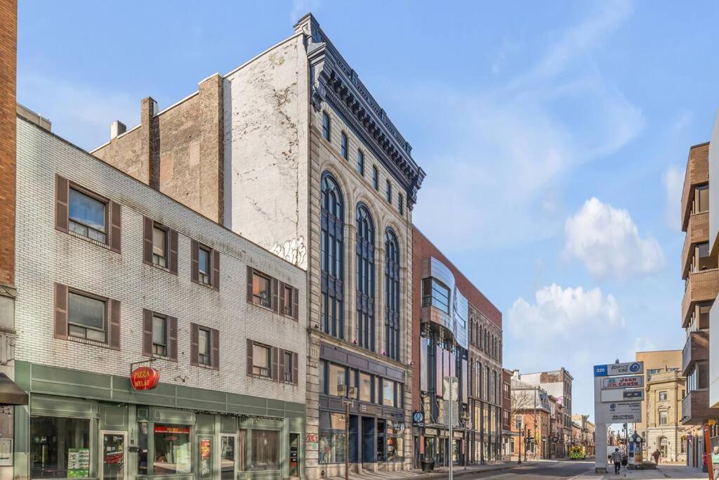 Initial / Bluebird / Downtown Qc