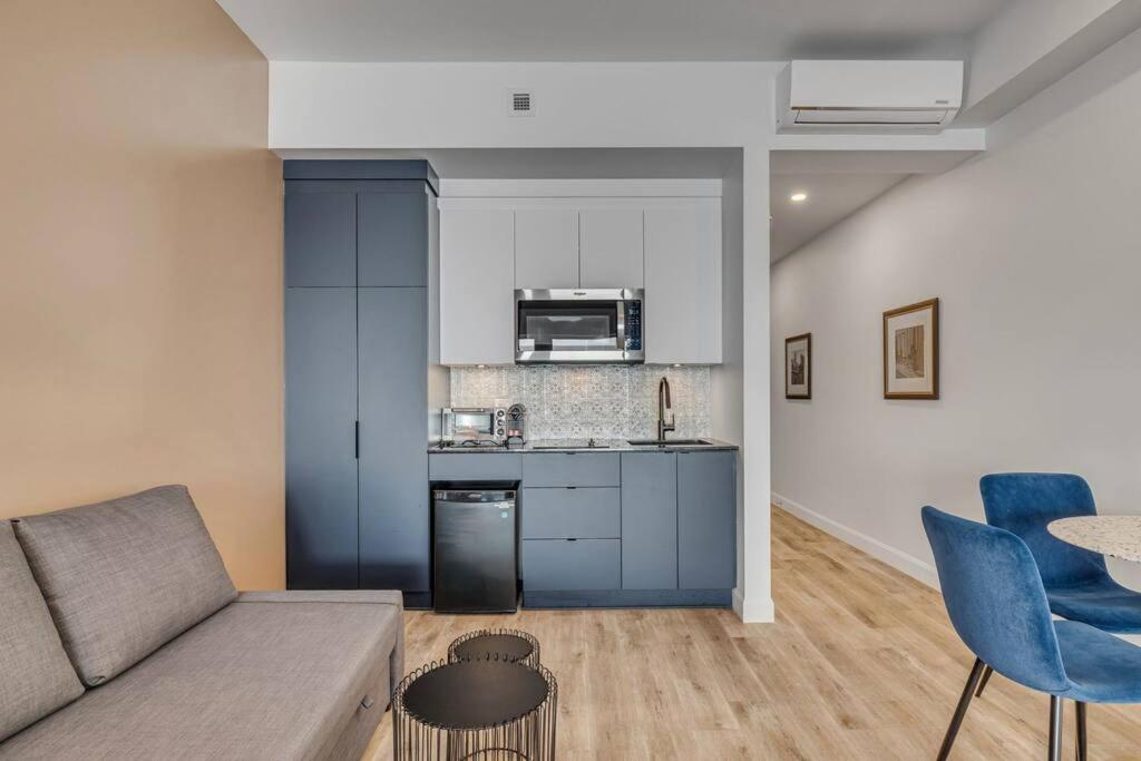 Initial / Bluebird / Downtown Qc
