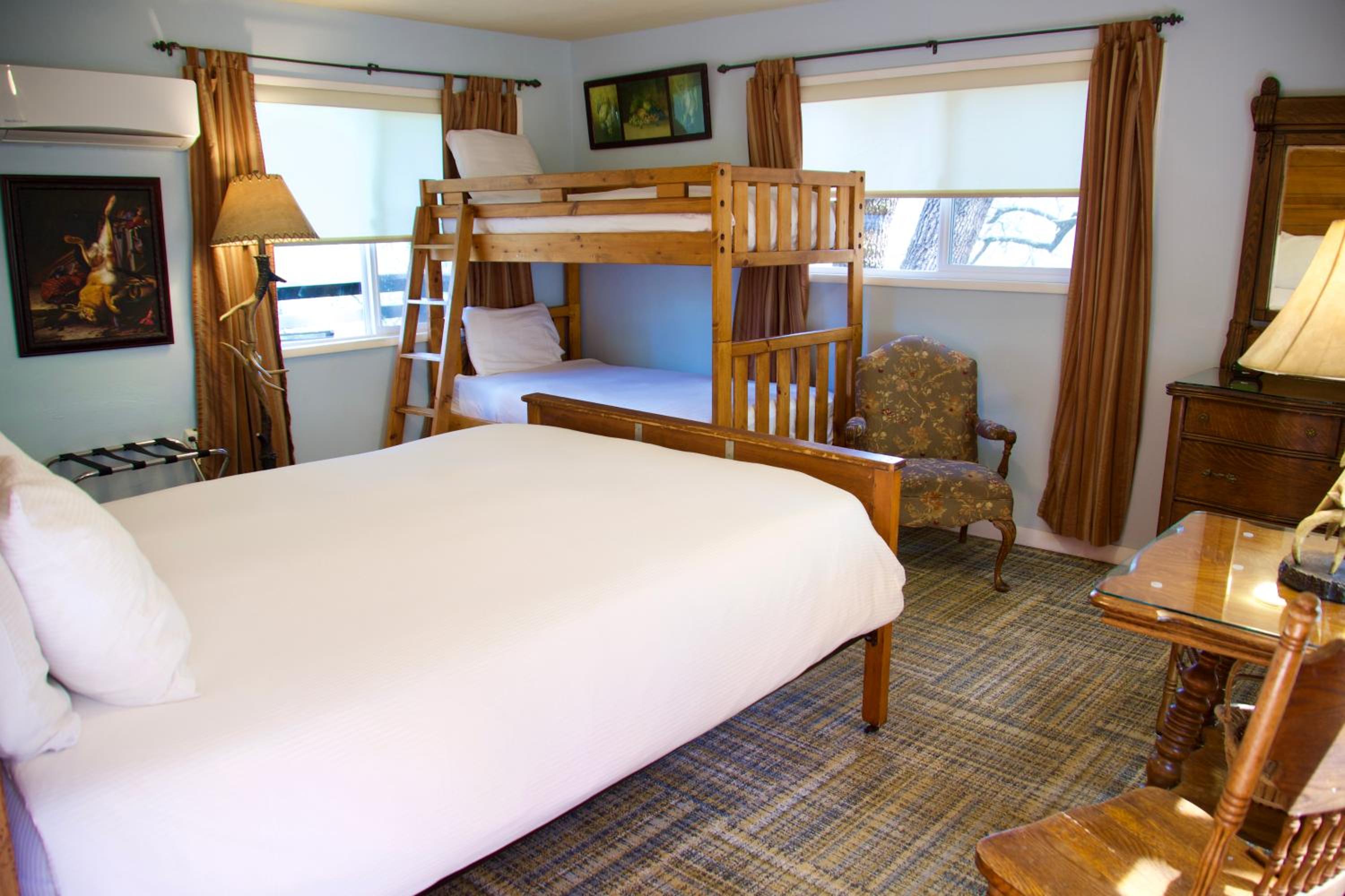 Yosemite Bug Rustic Mountain Resort