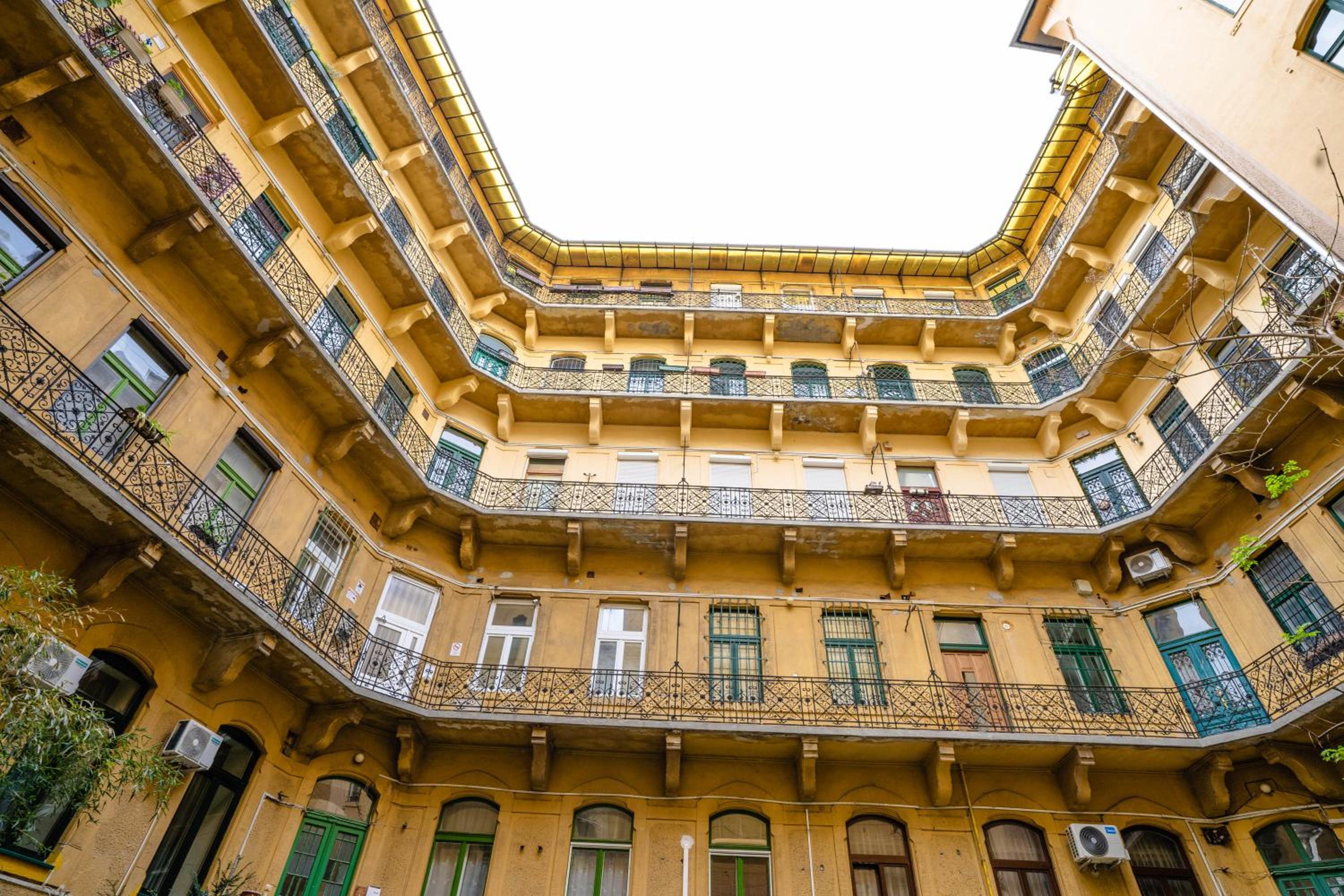 Kalvin Apartments