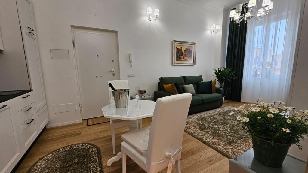 Val's Vatican Wall Apartment
