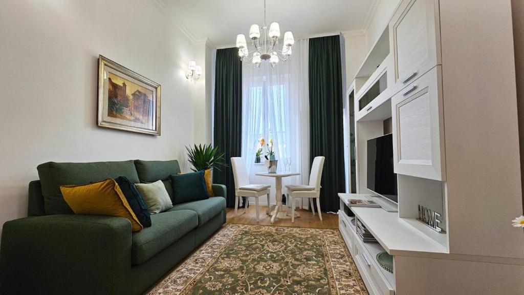 Val's Vatican Wall Apartment