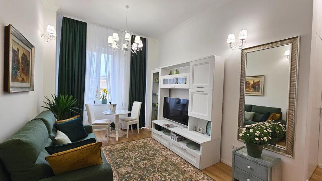 Val's Vatican Wall Apartment