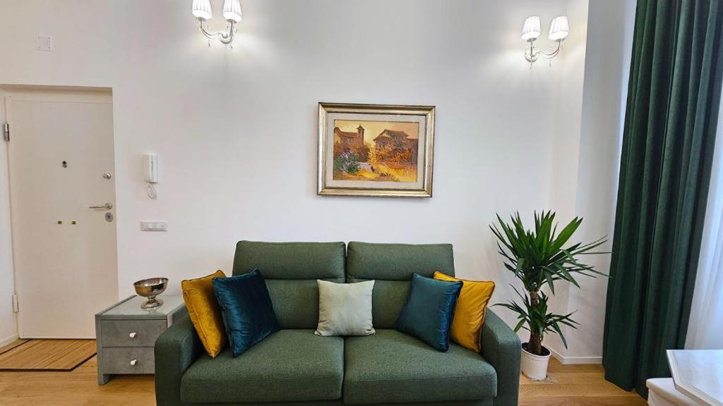 Val's Vatican Wall Apartment