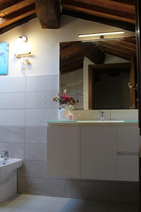 Borgo dei vigneti en Montecarlo — bathroom