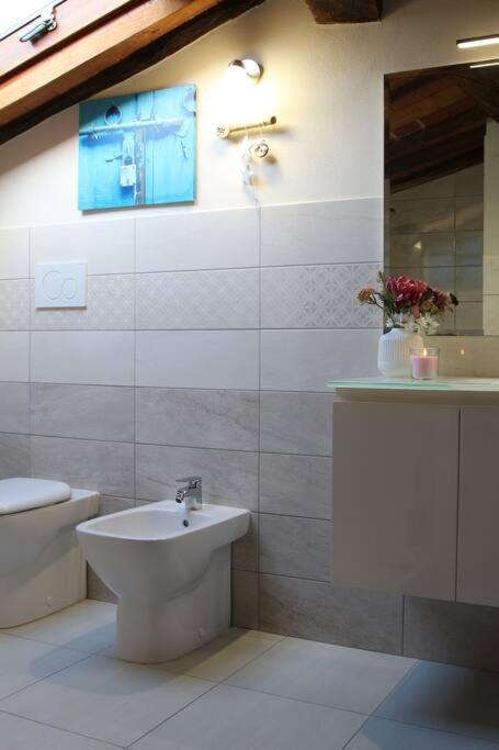 Borgo dei vigneti en Montecarlo — bathroom