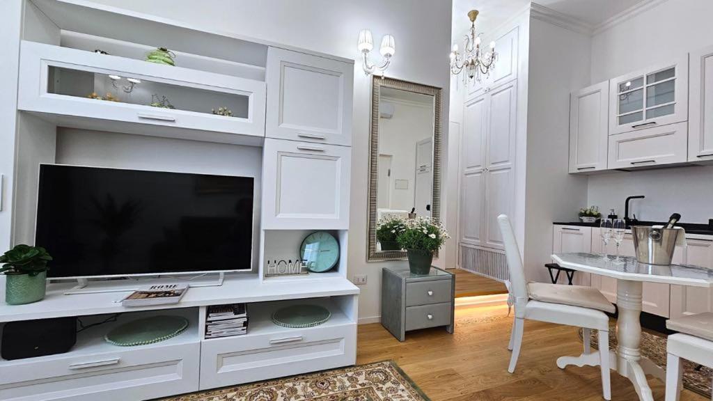 Val's Vatican Wall Apartment