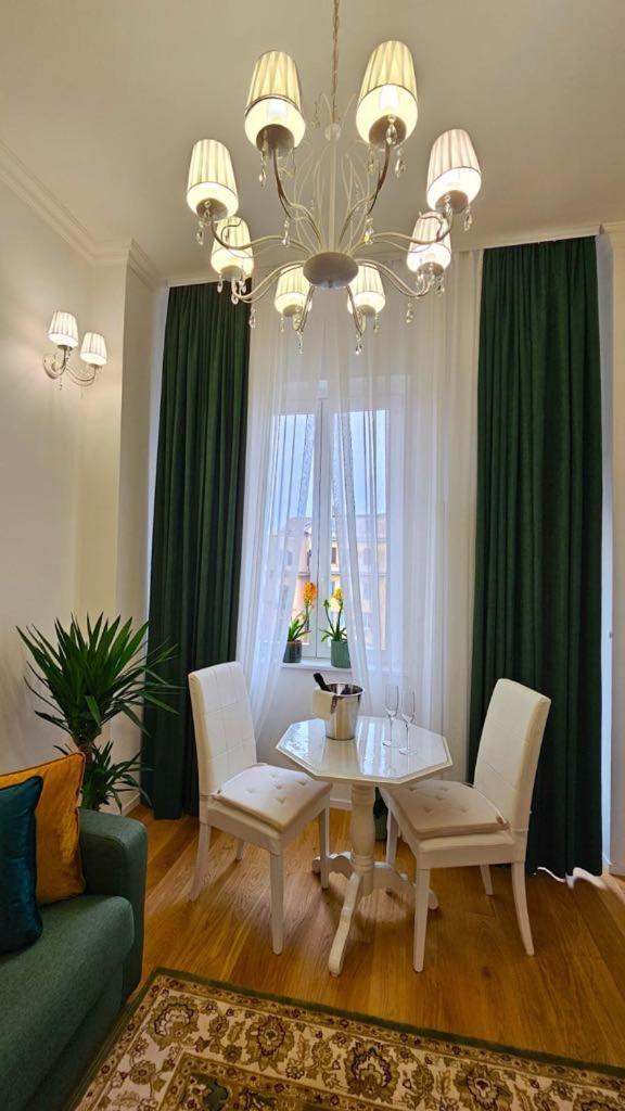 Val's Vatican Wall Apartment