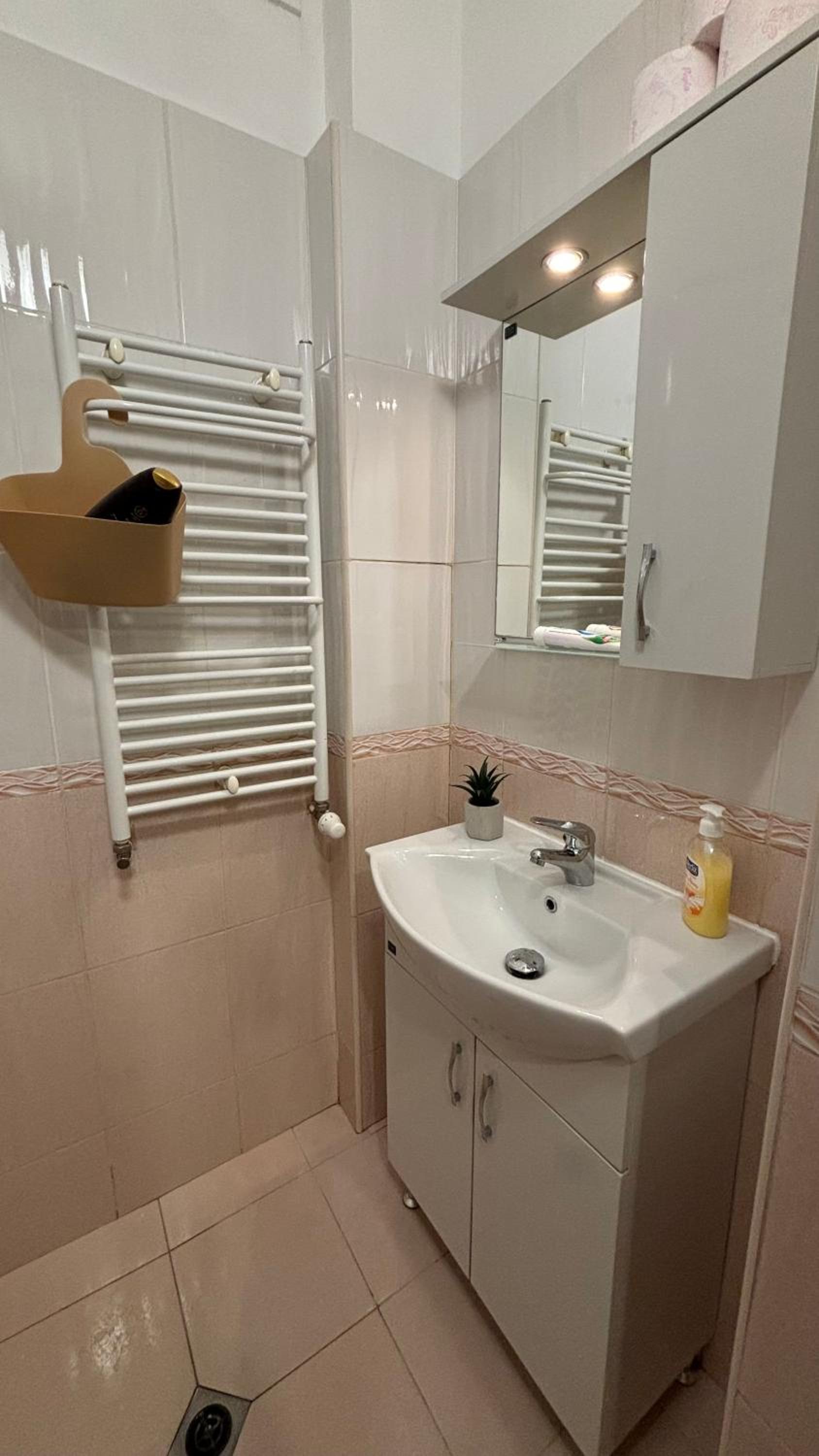 Quiet 2 bedrooms downtown apart