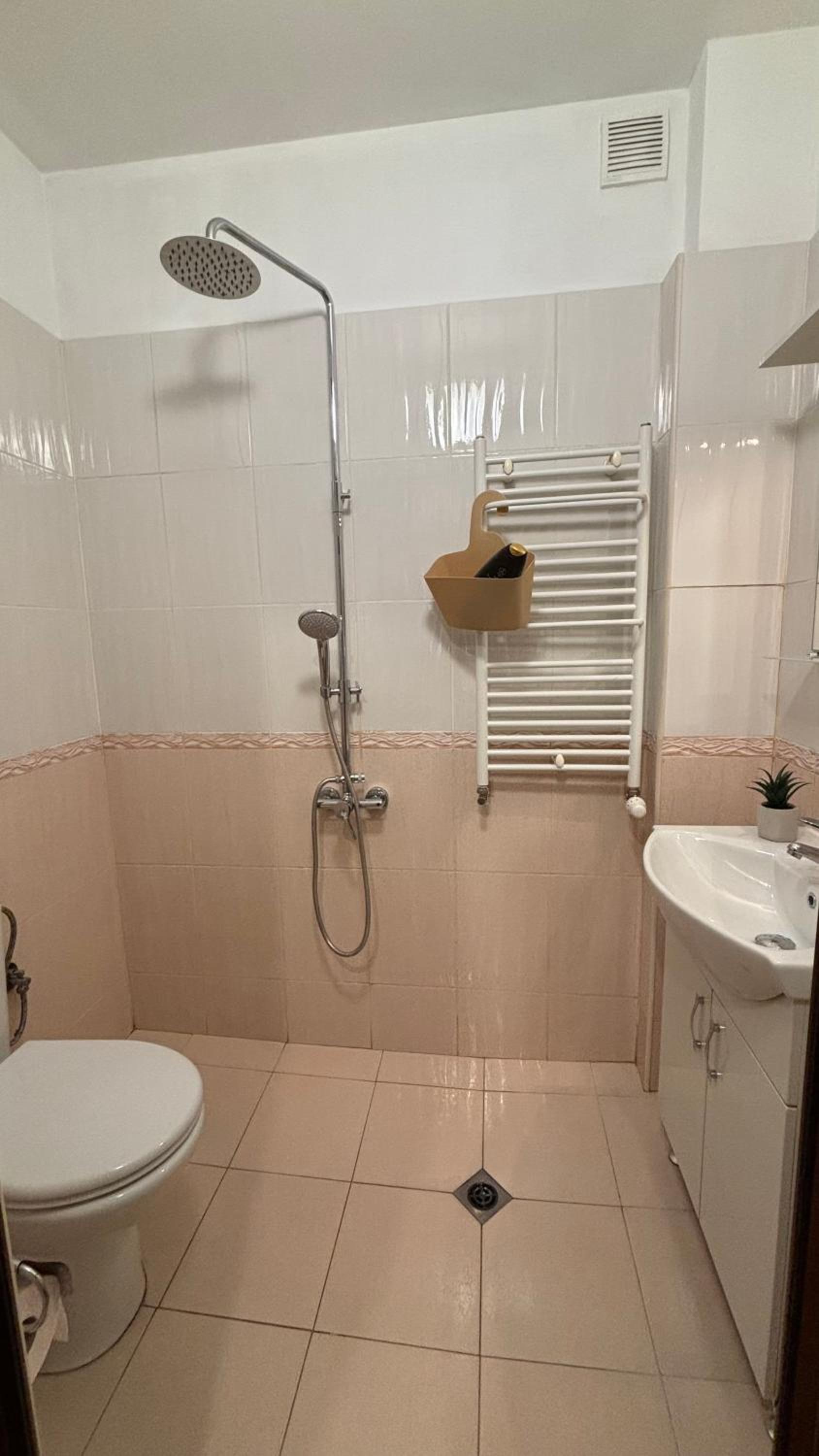 Quiet 2 bedrooms downtown apart