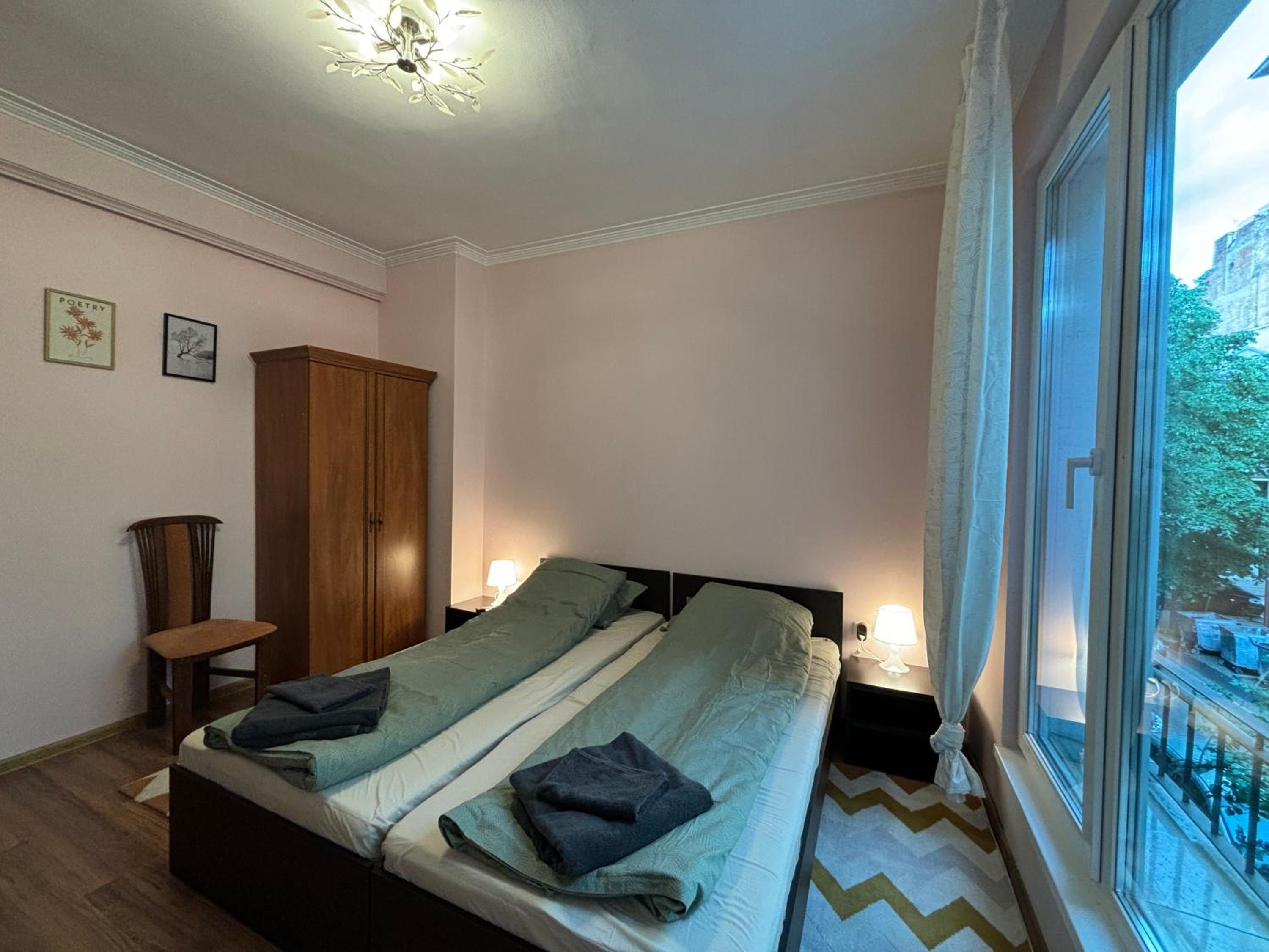 Quiet 2 bedrooms downtown apart