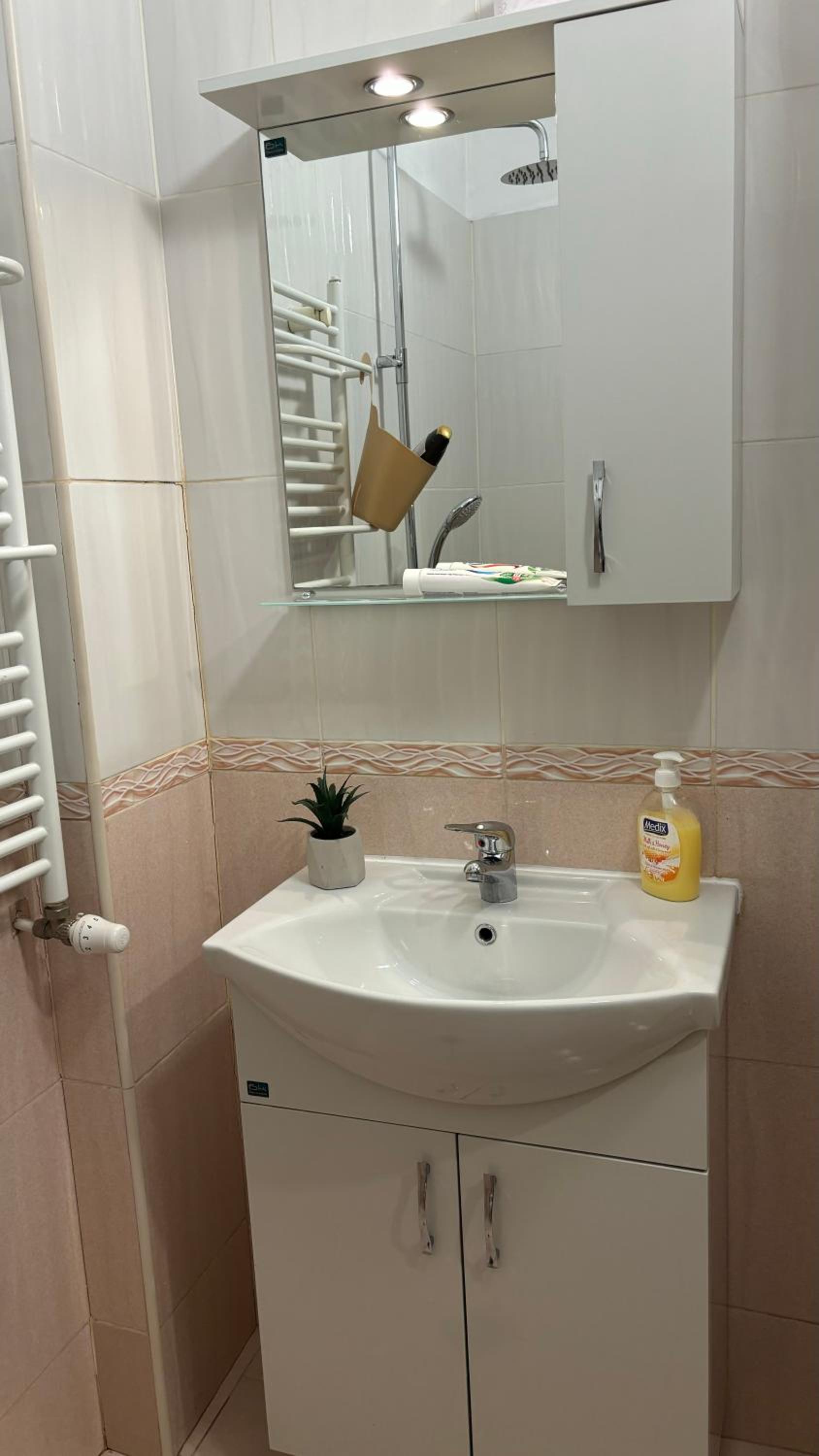Quiet 2 bedrooms downtown apart