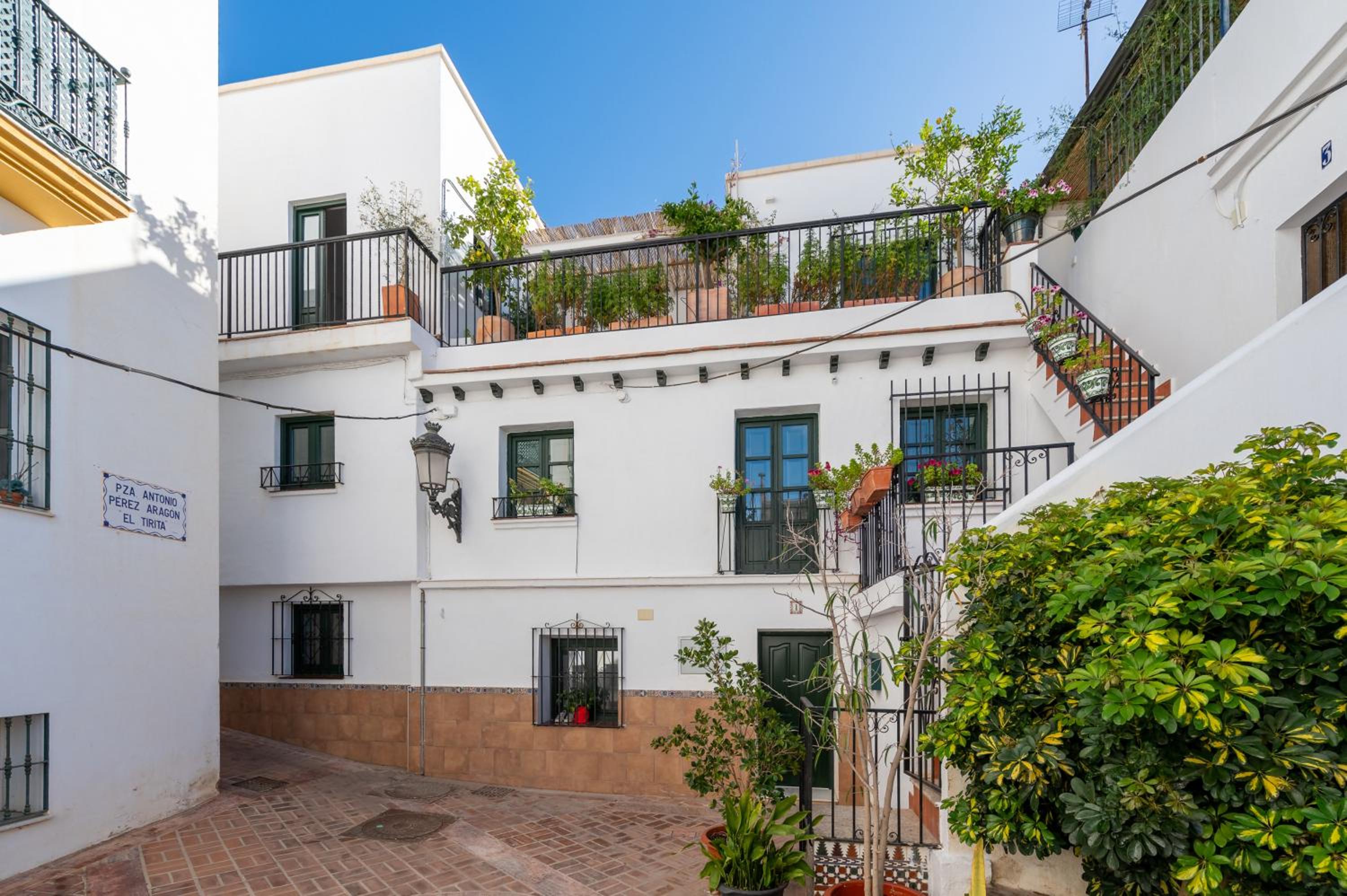 Lovely house in peaceful courtyard