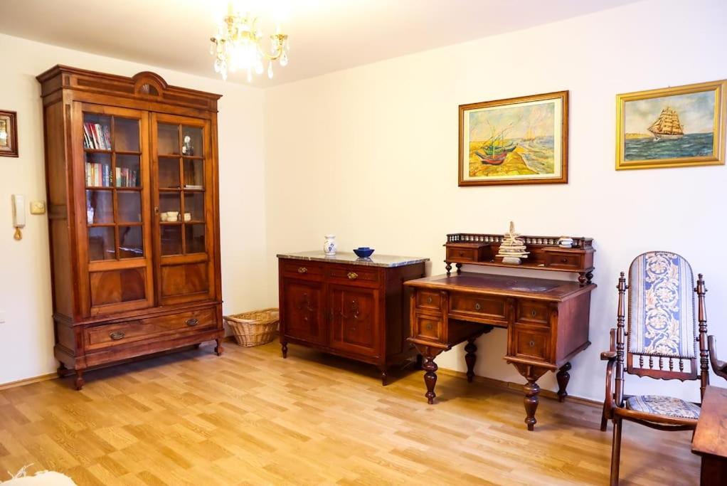 Cosy house in historic centre view 3