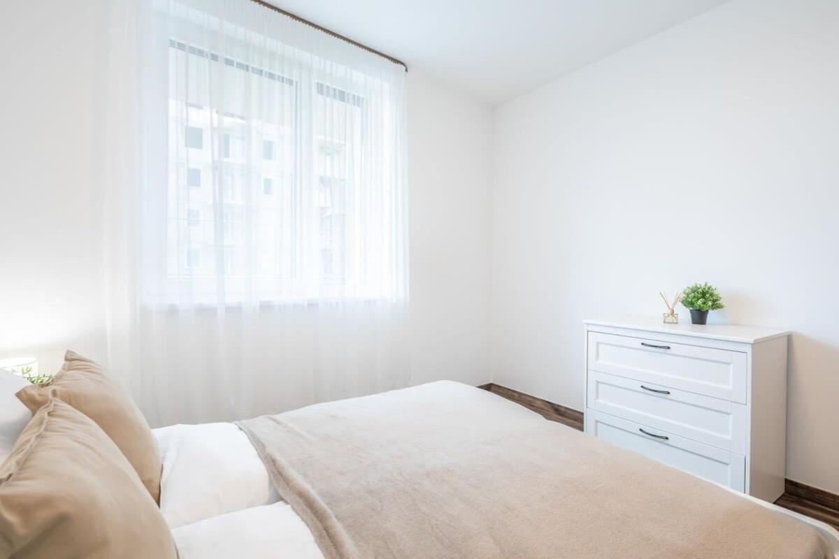 Balcony - Easy Parking - Comfy Home view 4