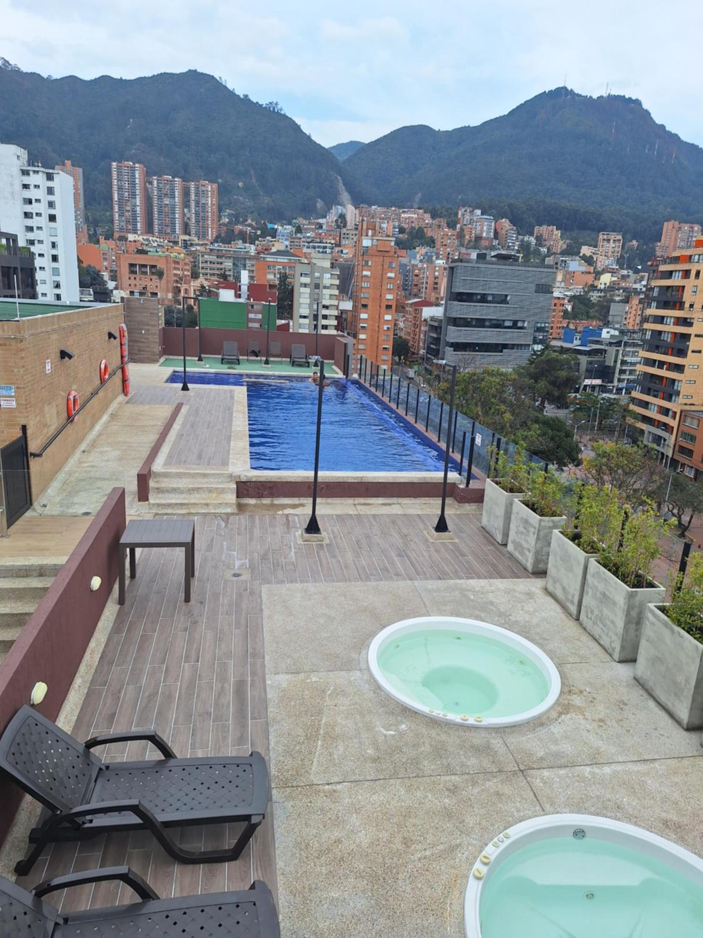 Estudio en edificio con piscina climatizada