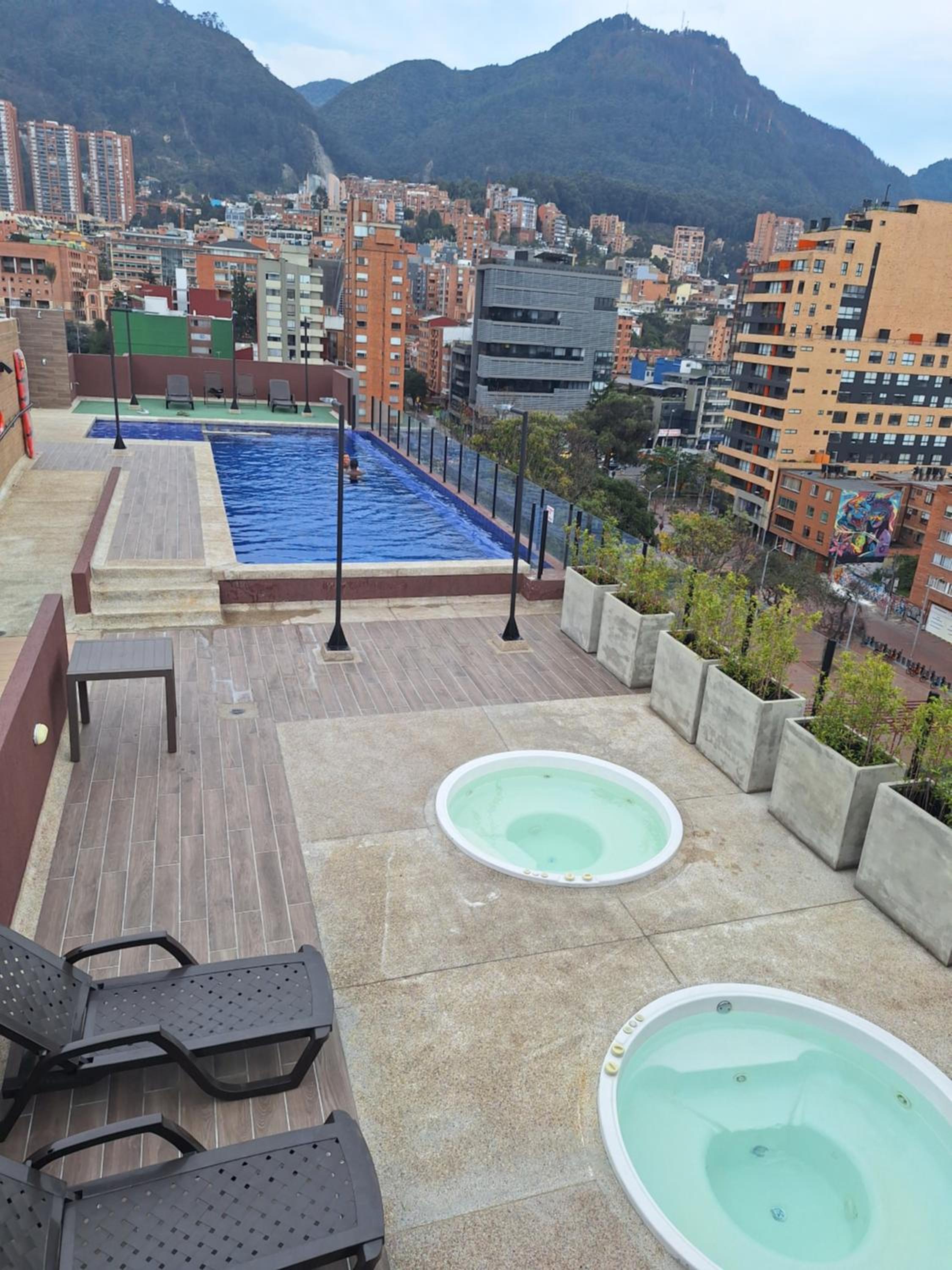 Estudio en edificio con piscina climatizada
