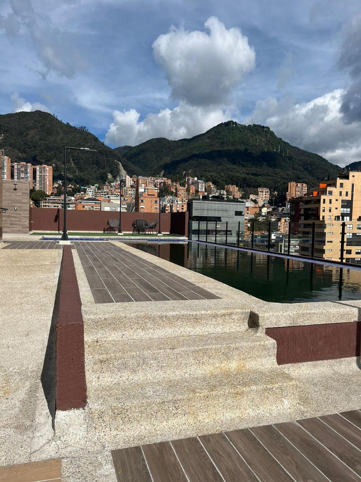 Estudio en edificio con piscina climatizada