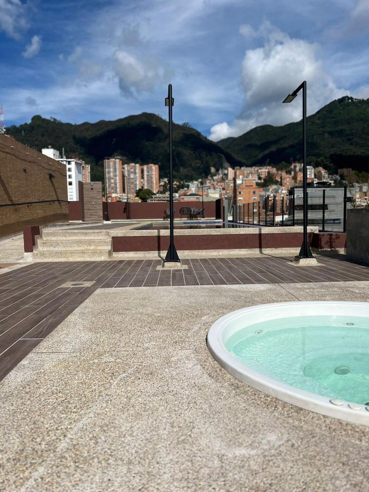 Estudio en edificio con piscina climatizada
