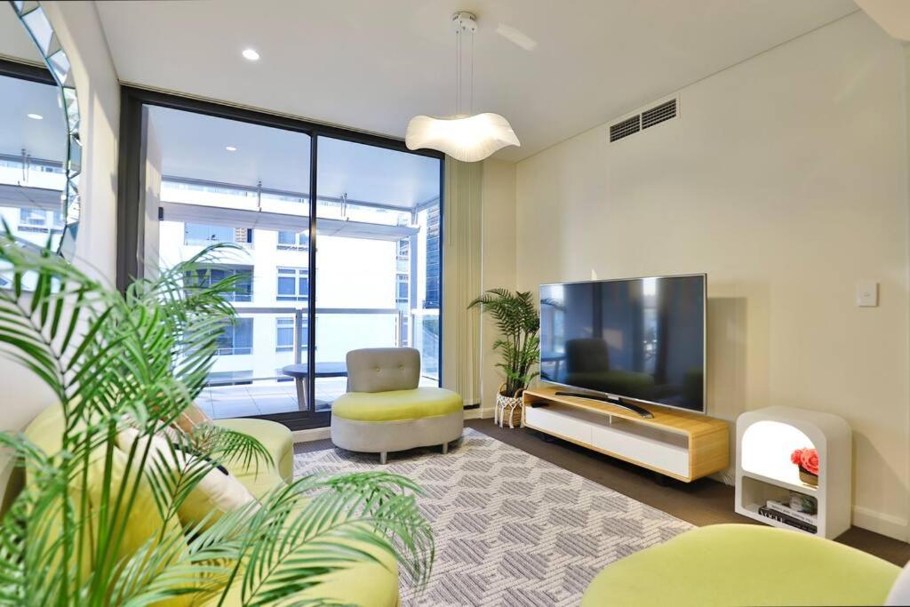 Urban Oasis Residence - Views · Parking · Ease