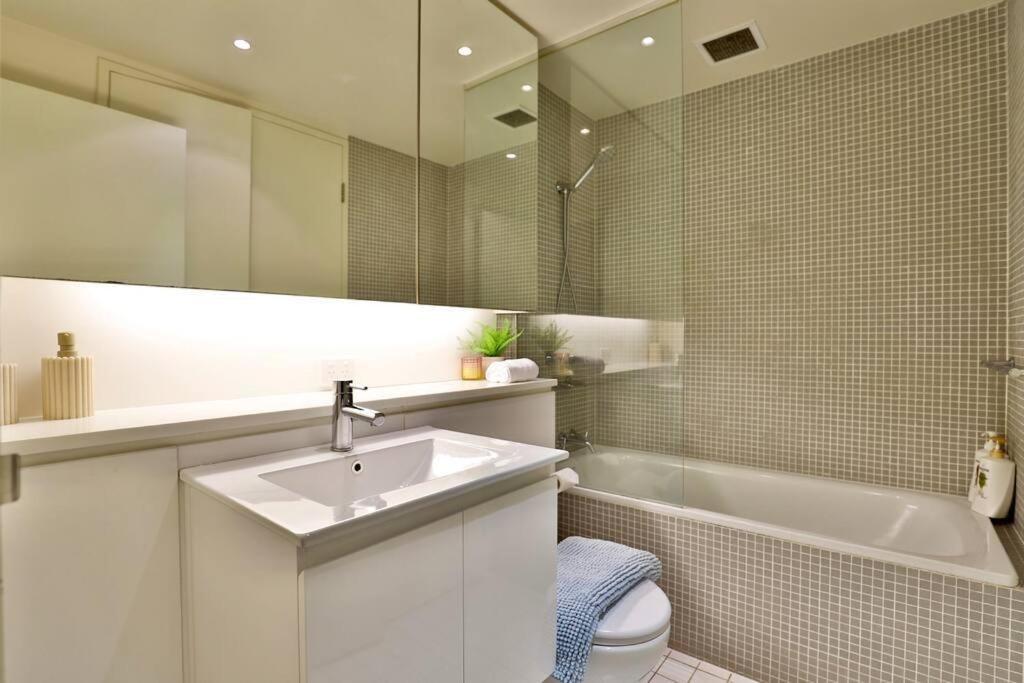 Urban Oasis Residence - Views · Parking · Ease