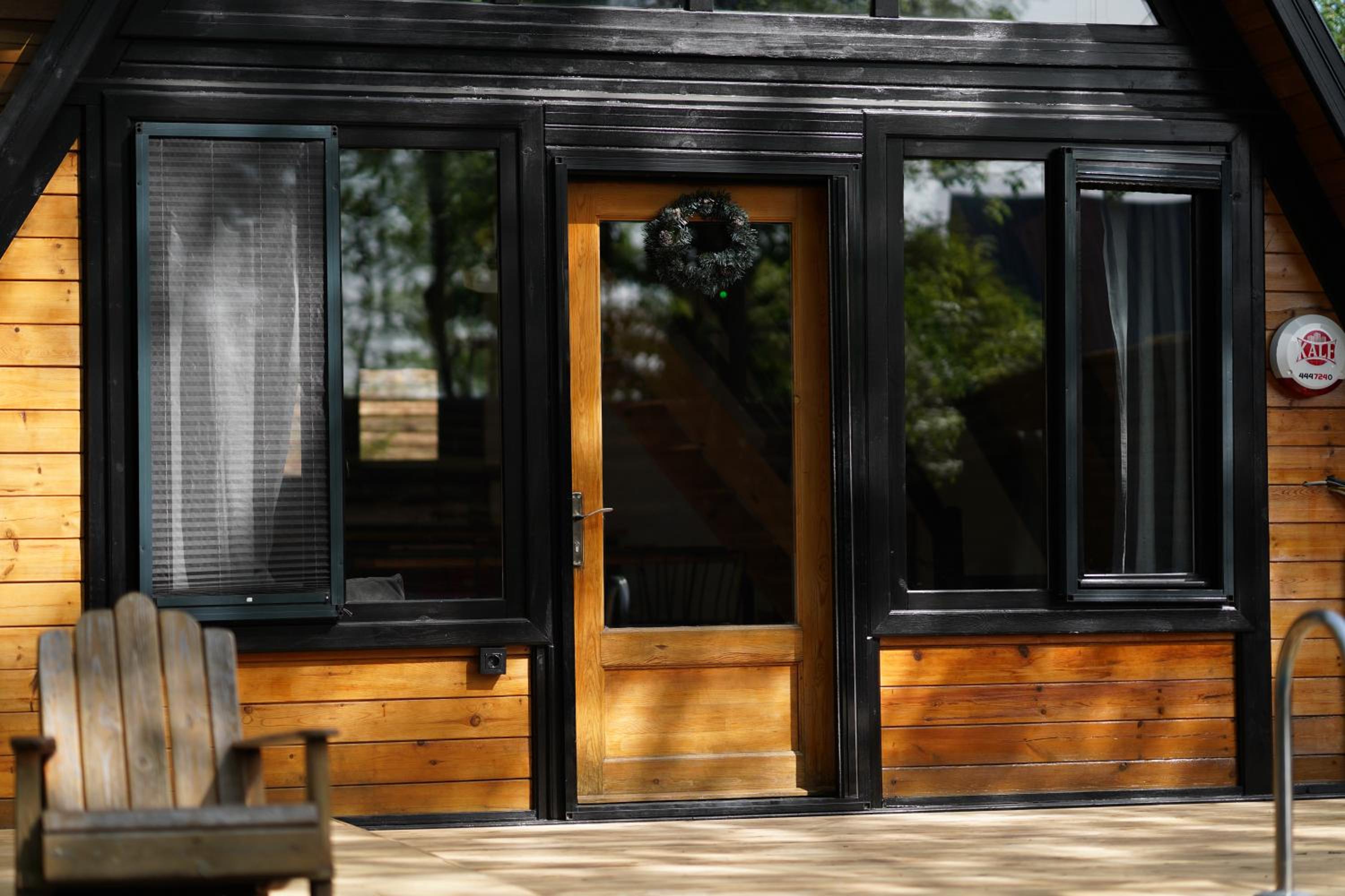 Hotel Pentalow Cabin - Image 1