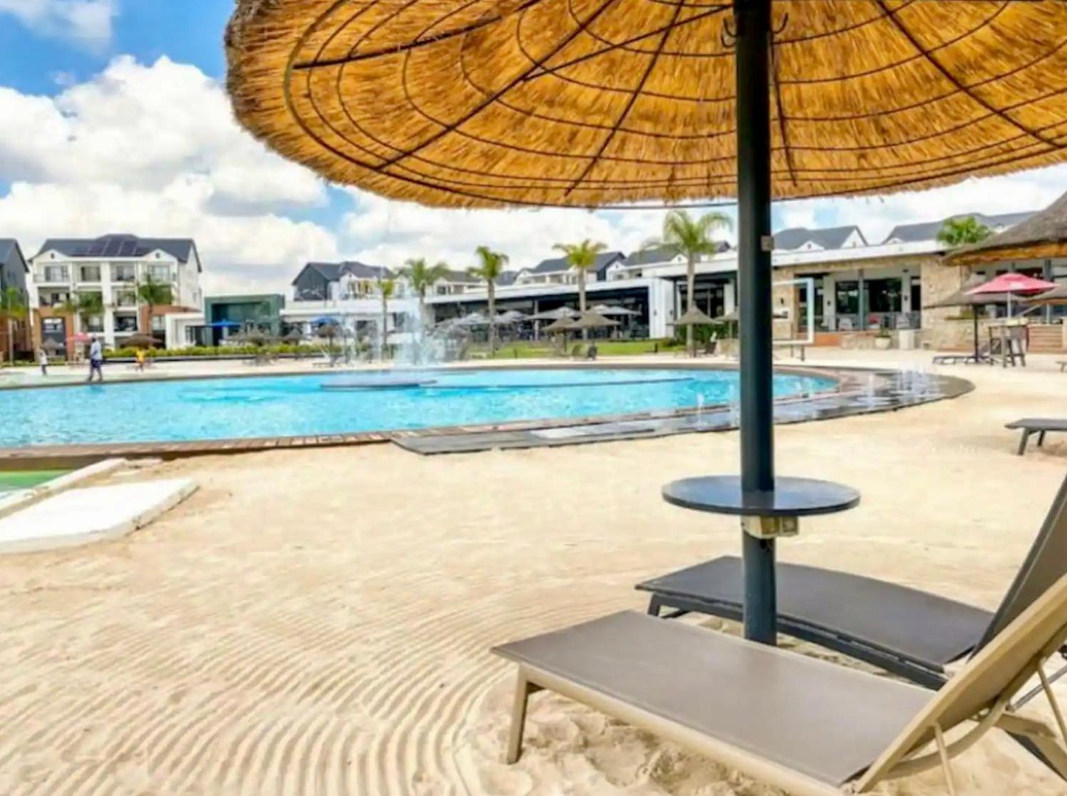 The Blyde Luxury 2 bedroom 2 bath apartment view 3