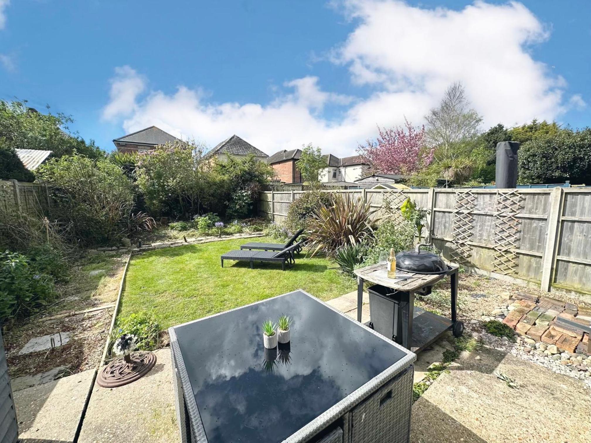 The Capstone Retreat - Beautiful Detached Family Home By Coastline Retreats, Arcade Machine, Parking, BBQ view 2