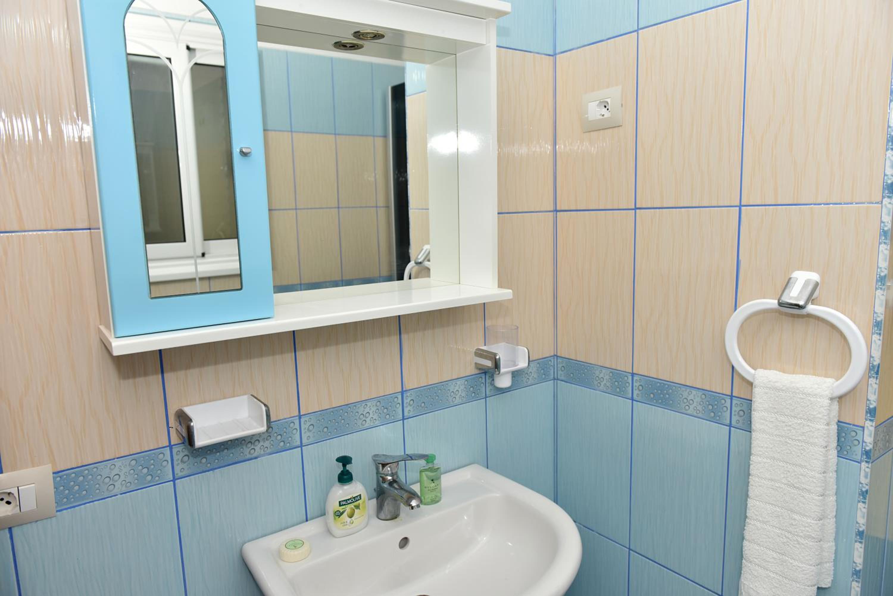 Vila Merkuri - 3-Storey Villa with Sea View