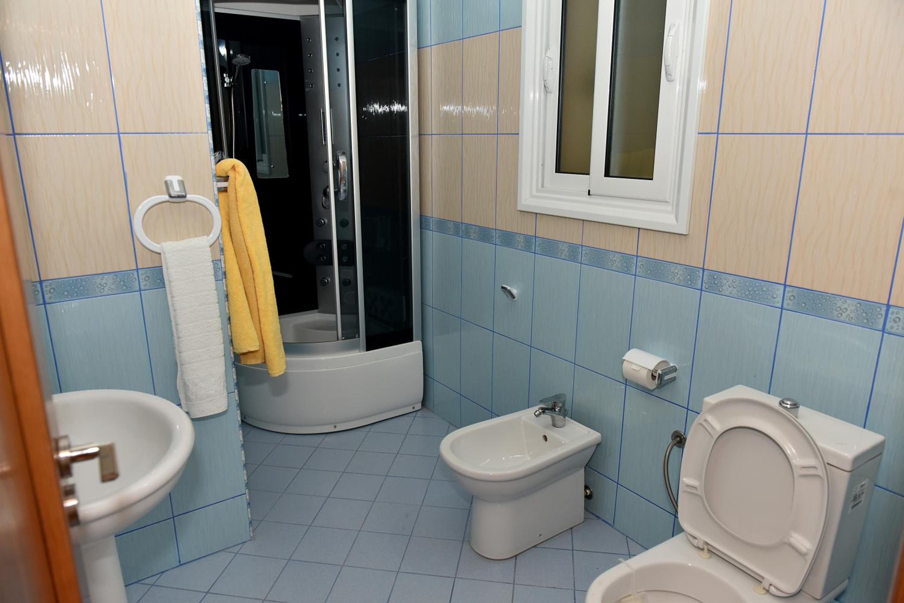 Vila Merkuri - 3-Storey Villa with Sea View