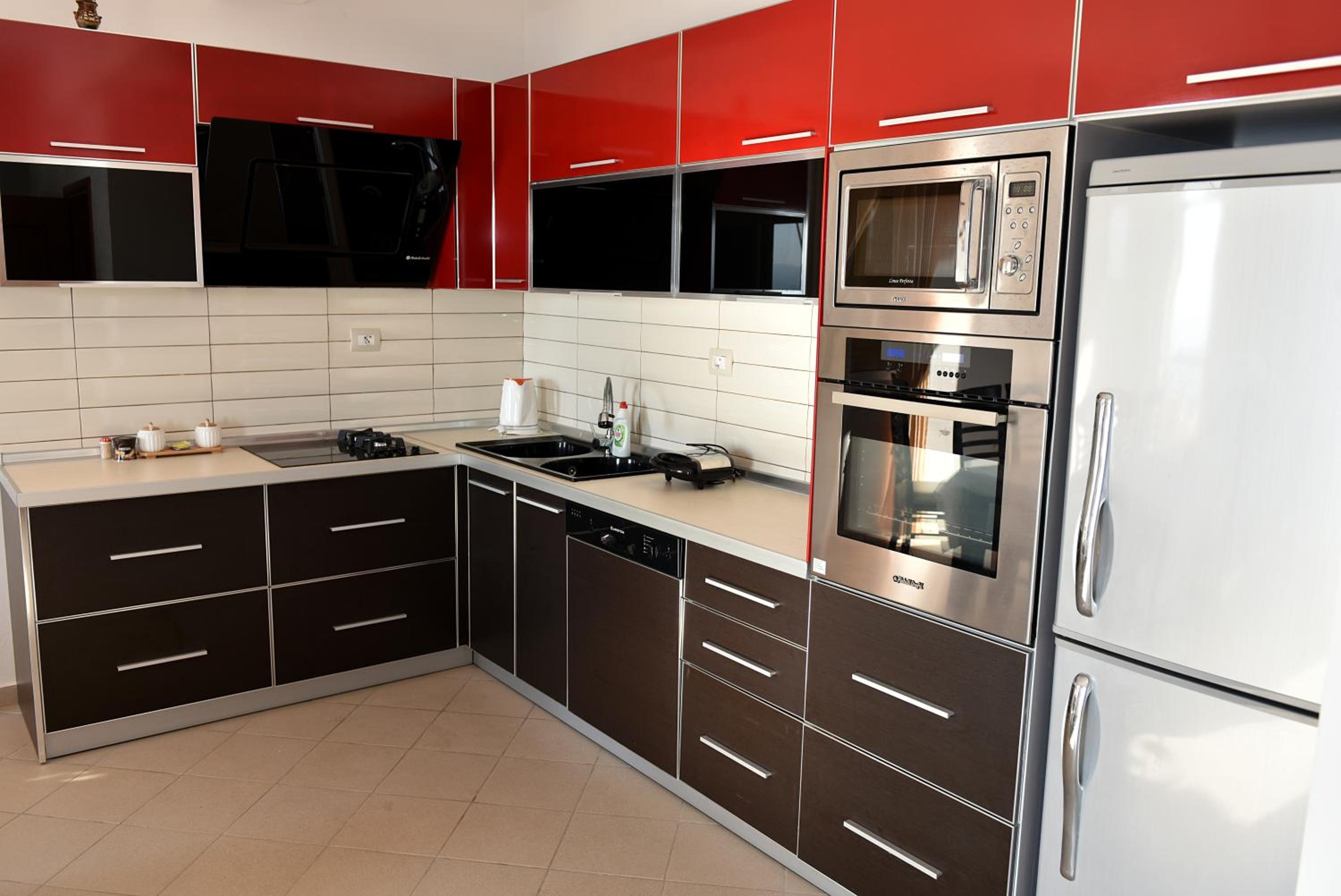 Vila Merkuri - 3-Storey Villa with Sea View