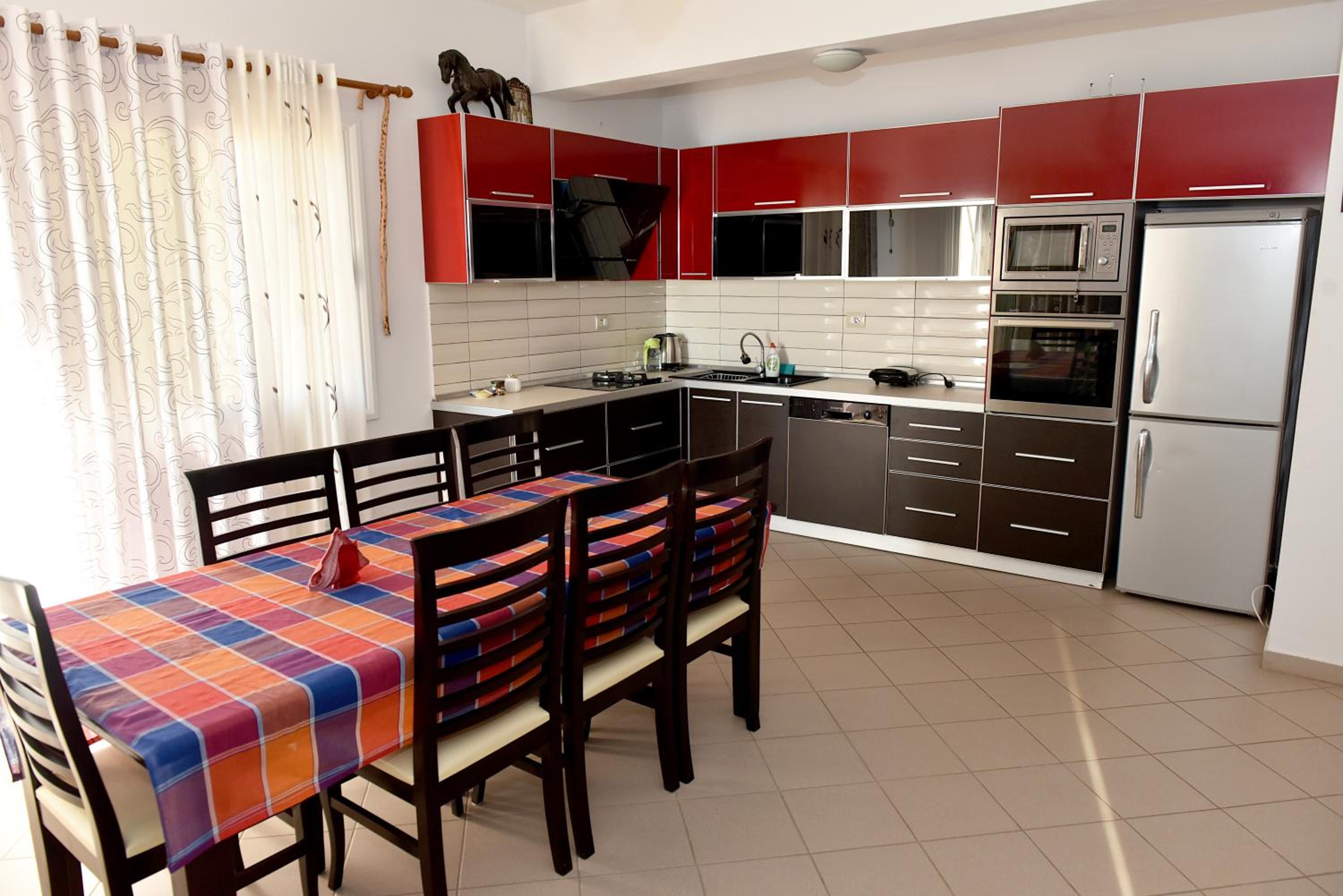 Vila Merkuri - 3-Storey Villa with Sea View