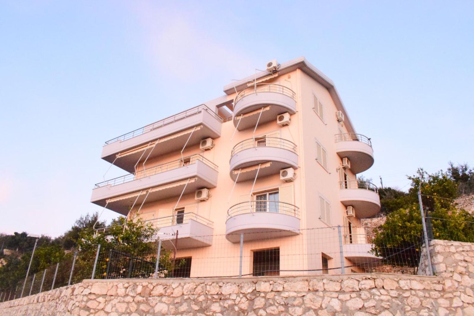 Vila Merkuri - 3-Storey Villa with Sea View