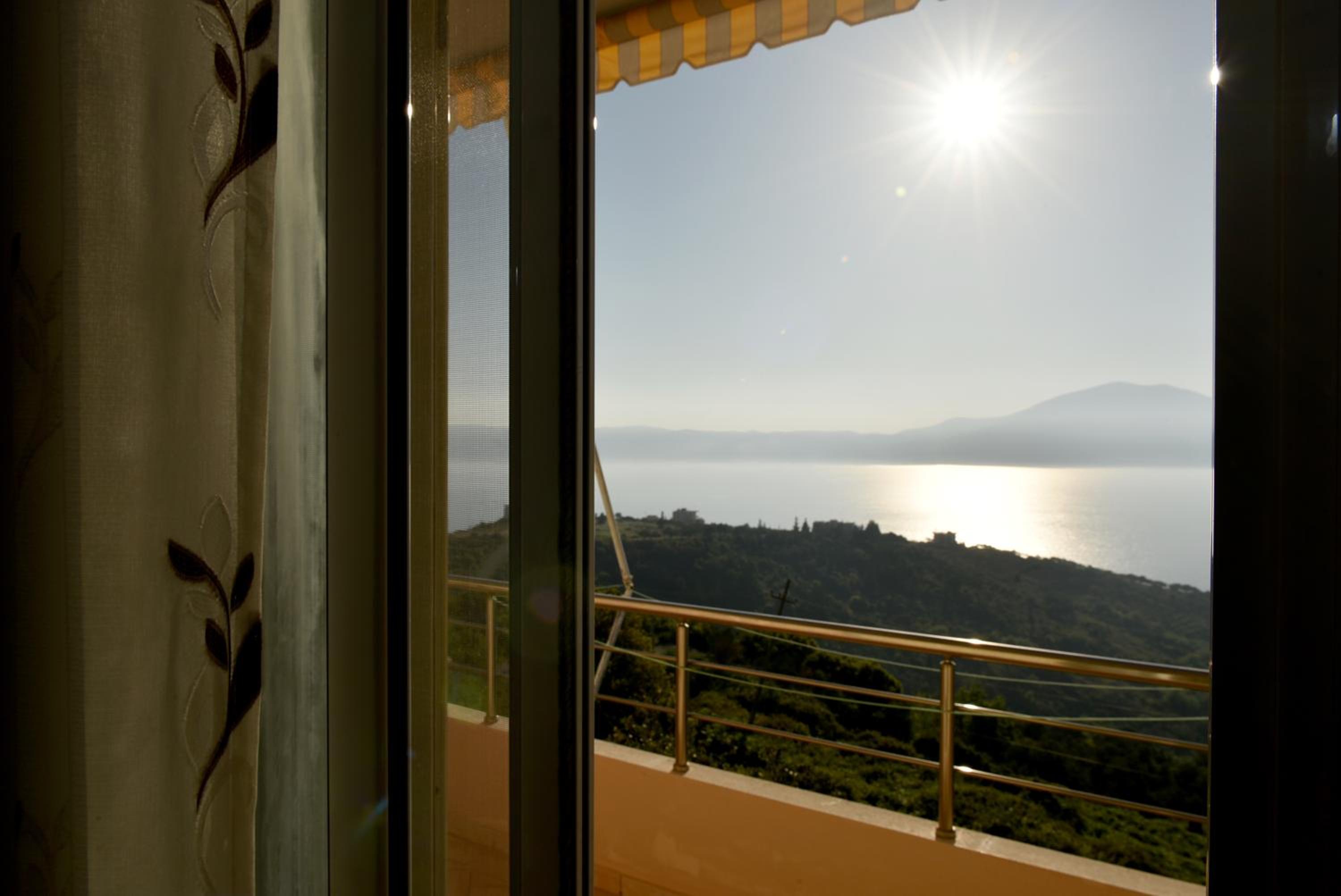 Vila Merkuri - 3-Storey Villa with Sea View